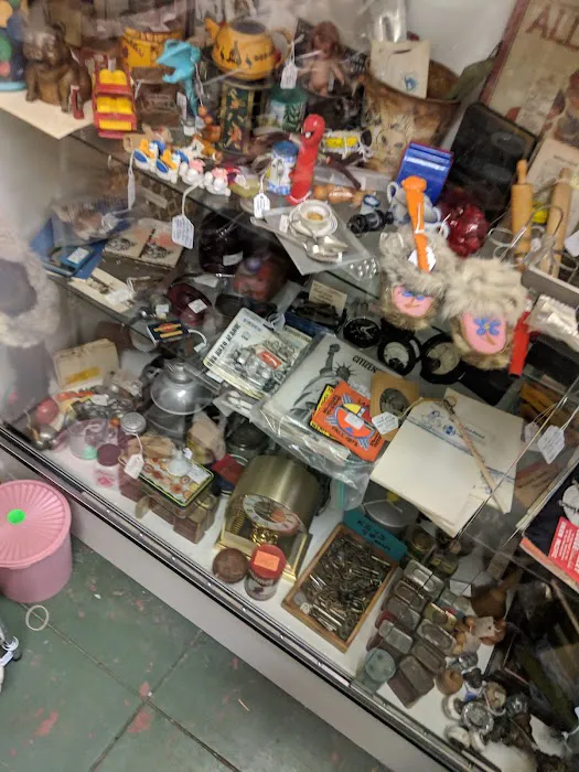 Old Barn Antique Mall Inc 9