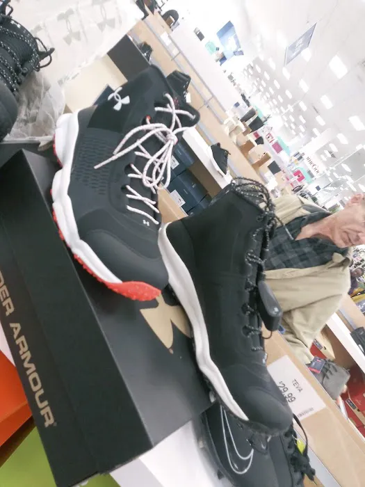 Marshalls & HomeGoods 6