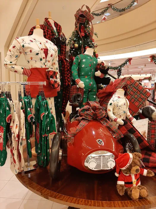 Von Maur 3