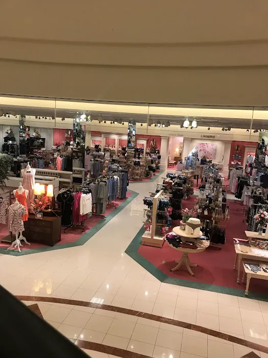 Von Maur 1