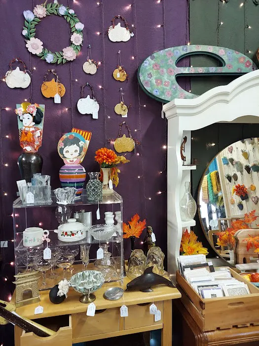 Fantastic Finds Antiques, Collectibles & More 1