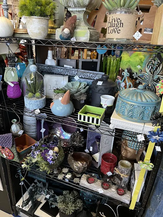 Fantastic Finds Antiques, Collectibles & More 6
