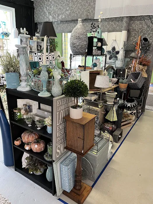 Fantastic Finds Antiques, Collectibles & More 7