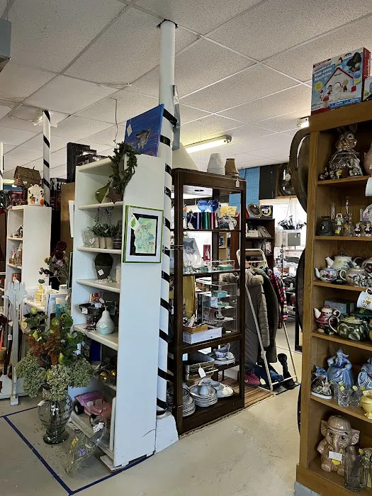Fantastic Finds Antiques, Collectibles & More 8