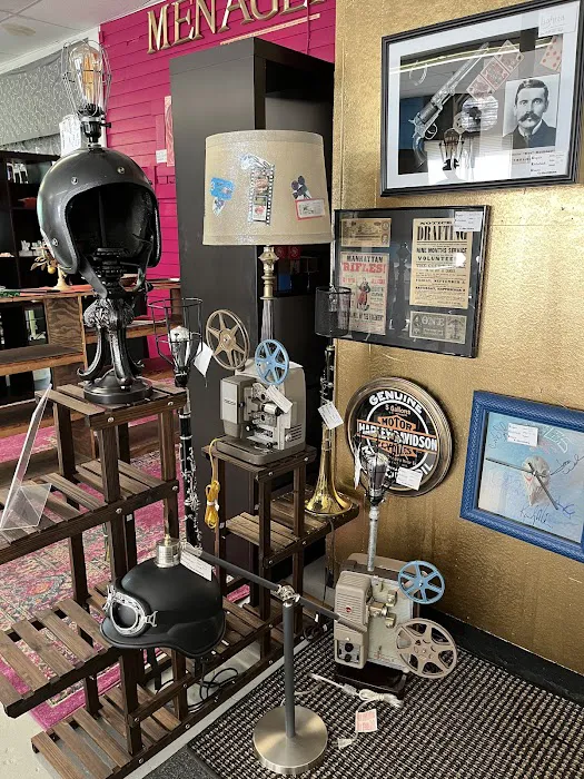 Fantastic Finds Antiques, Collectibles & More 9