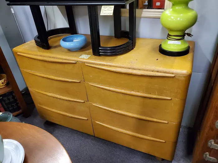 Lake Manawa Antique Mall 5