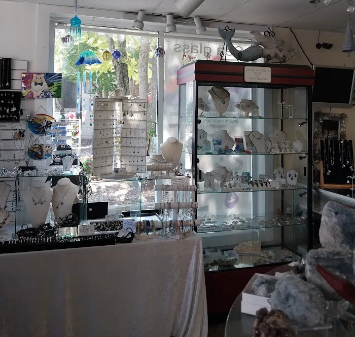 Flori's Treasures gift shop 0