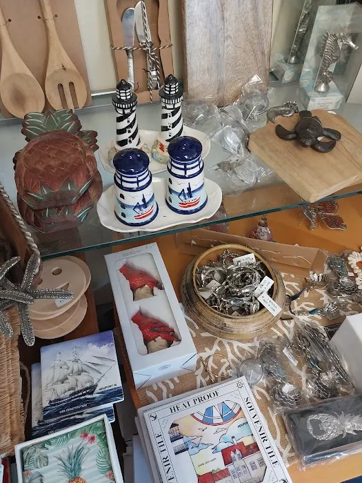 Flori's Treasures gift shop 4