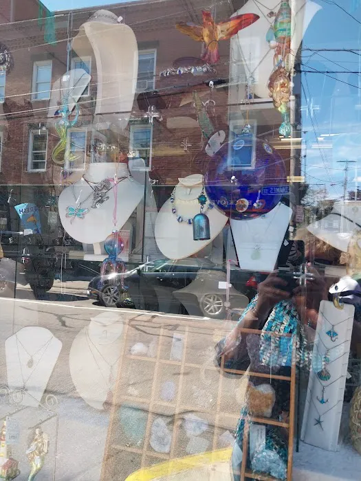 Flori's Treasures gift shop 3