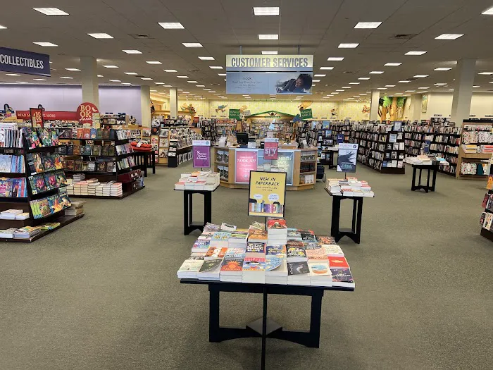 Barnes & Noble 6