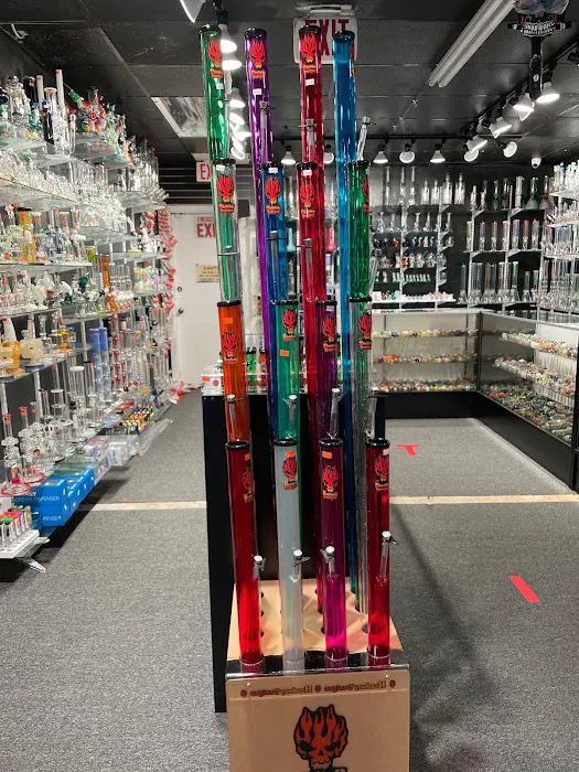 V&R SMOKE SHOP 3