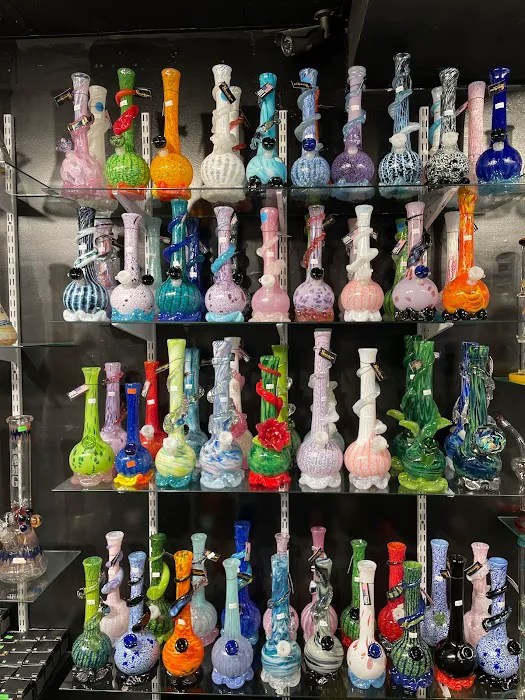 V&R SMOKE SHOP 5