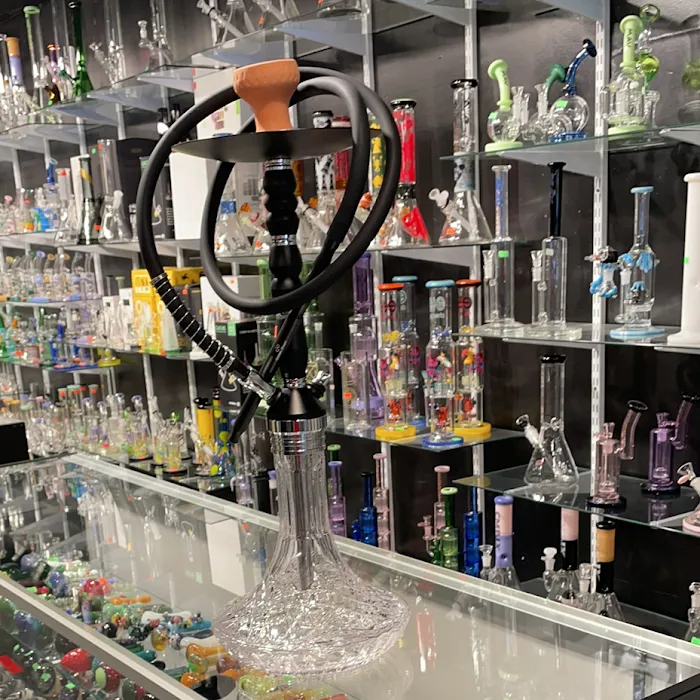 V&R SMOKE SHOP 8