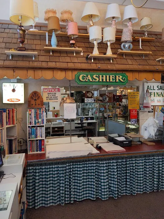 Hopkins Antique Mall 8