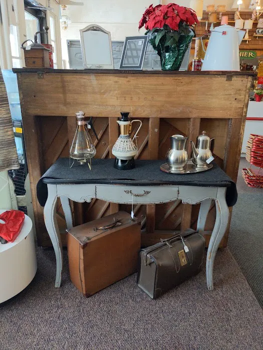 Hopkins Antique Mall 6