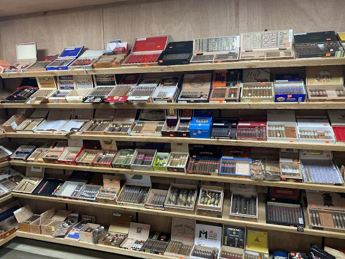 Market Smoke & Vape Shop 6