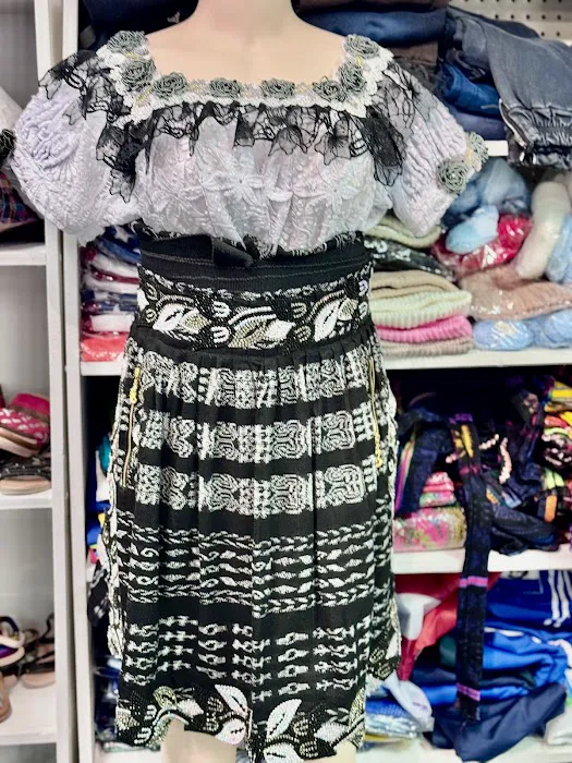 Trajes Típicos y Tienda Chapina 4