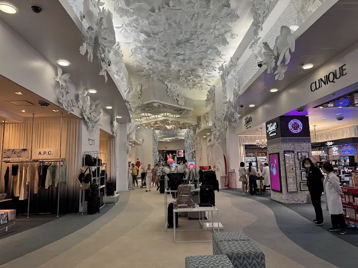 DFS Waikiki 2