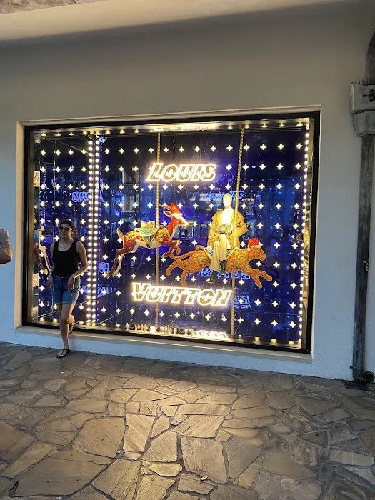 T Galleria By DFS, Hawaii 8