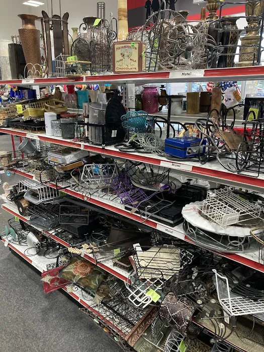 Red Racks DAV Thrift Store 4