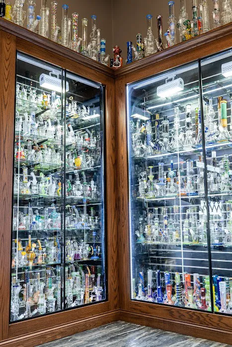 Moe's Smoke Shop 6