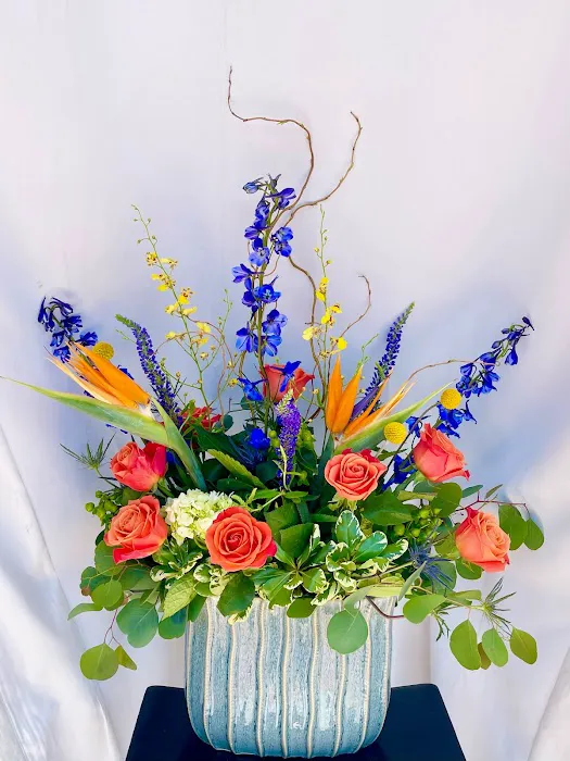 Bonita Blooms Flower Shop 8