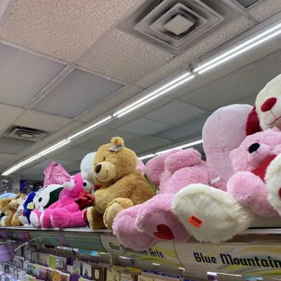 CARDSMART Syosset Cards & Gift Store.