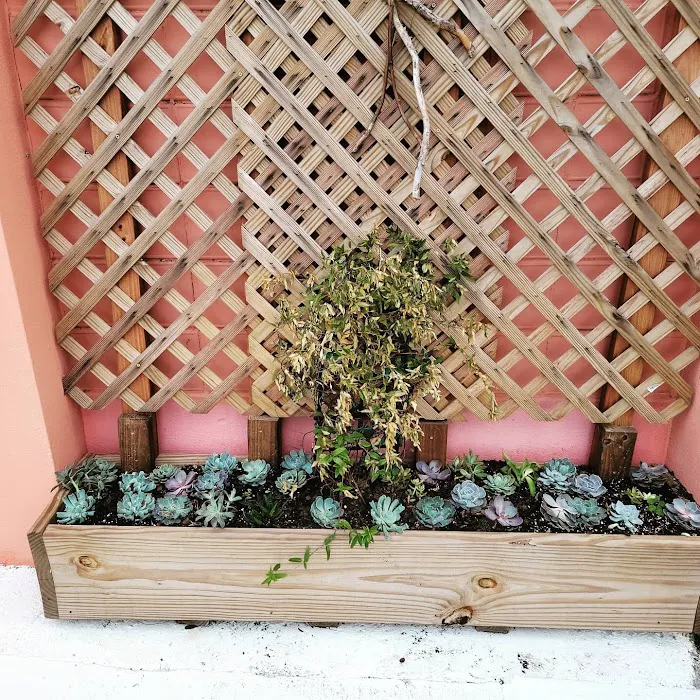 SuEllen's Floral Company 8