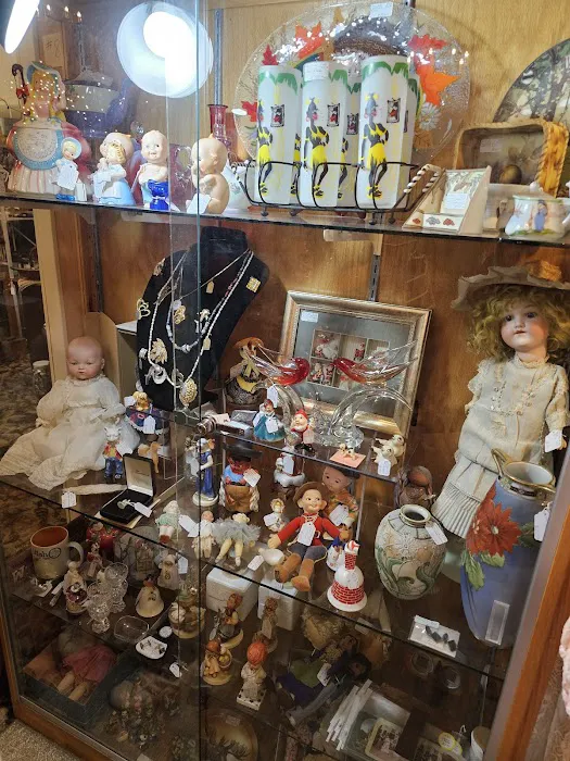 Hill Theatre Antique Mall 9