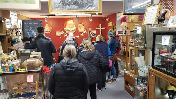 Le'Stuff Antique Mall 6
