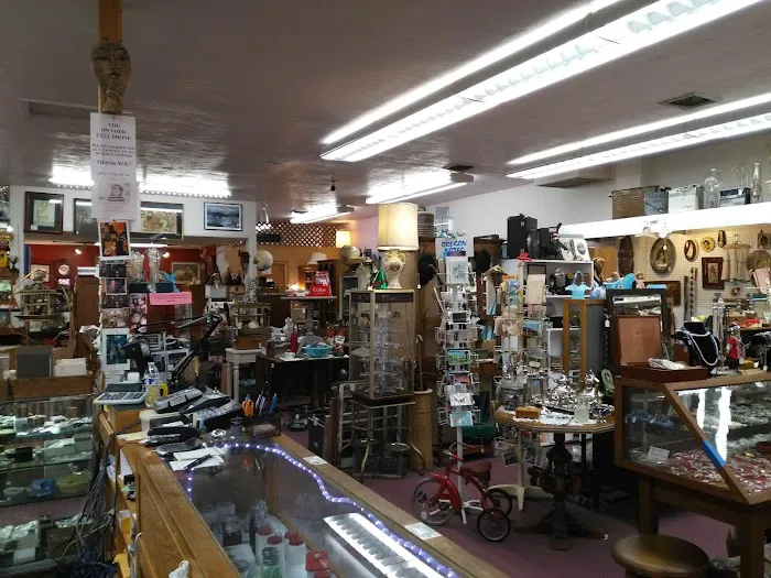 Le'Stuff Antique Mall 2
