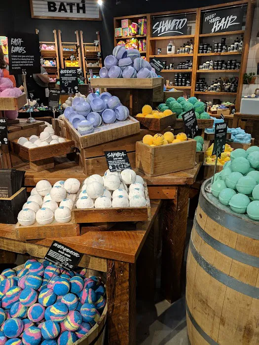 Lush Cosmetics Mall of Georgia 9