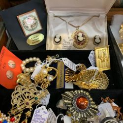 Nostalgia Antiques And Collectibles Store ico