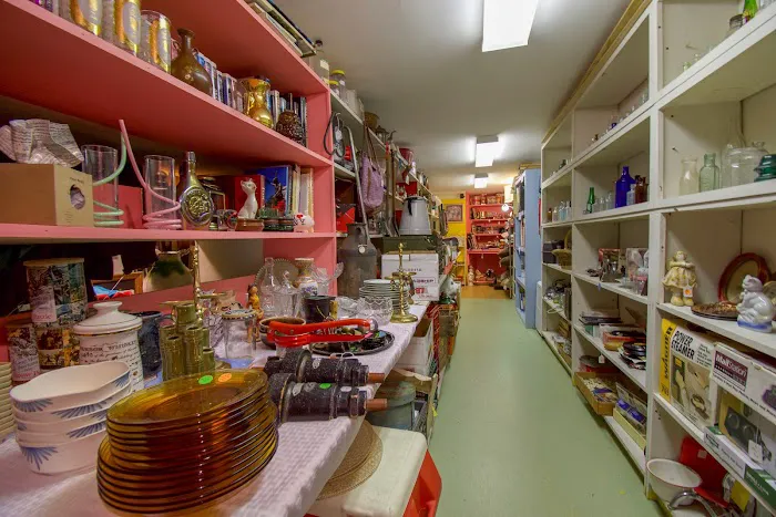 Nostalgia Antiques And Collectibles Store 6