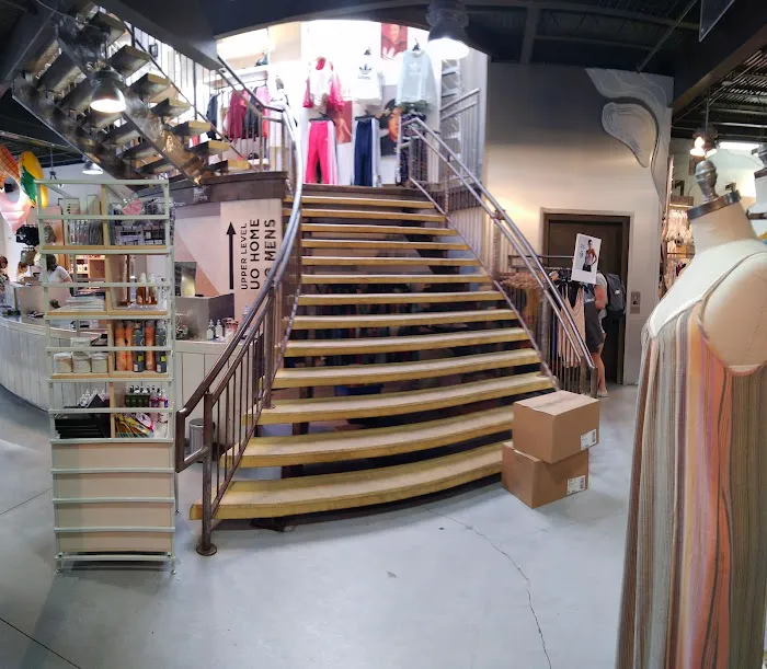 Urban Outfitters 0
