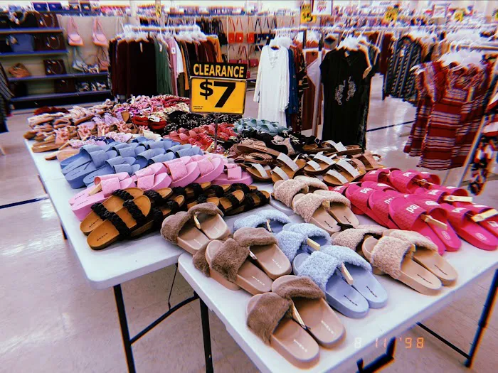 Roses Discount Store 0
