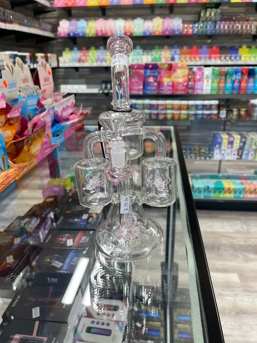 Blackhawks smoke & vape 6