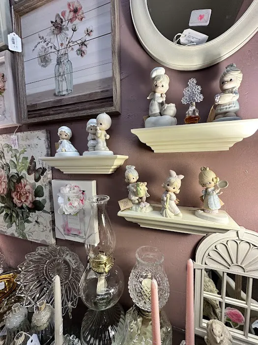 The Griffin.AntiqueMall 0