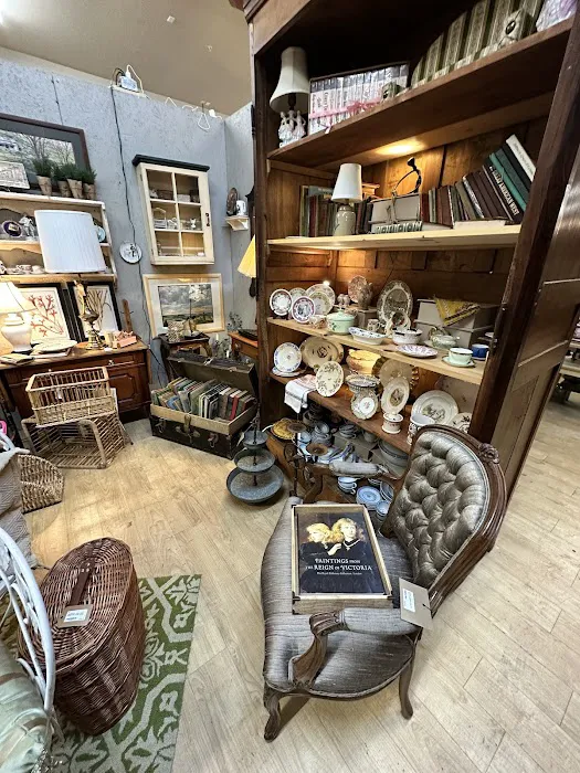 The Griffin.AntiqueMall 2