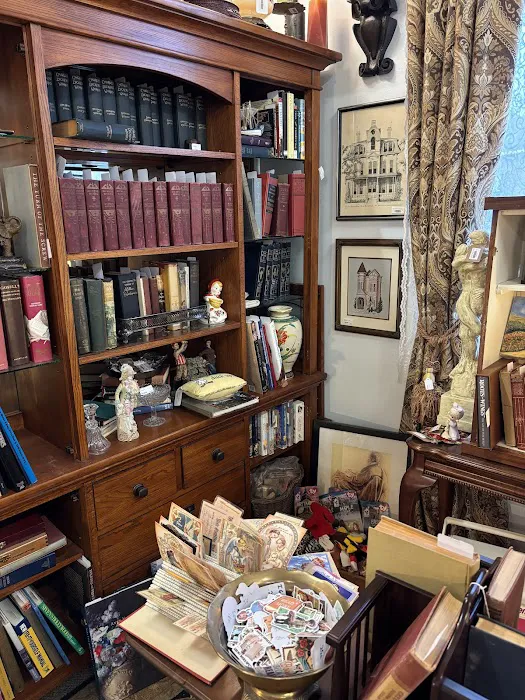The Griffin.AntiqueMall 7