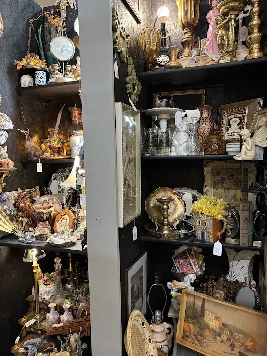 The Griffin.AntiqueMall 5