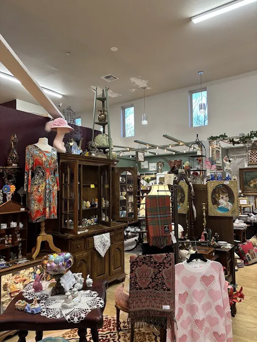 The Griffin.AntiqueMall 6