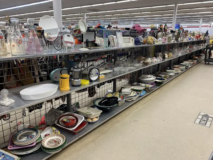 Red White & Blue Thrift Store 4