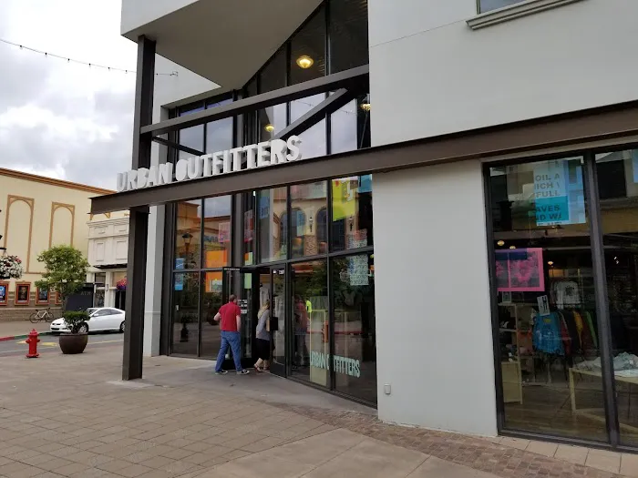 Urban Outfitters 0