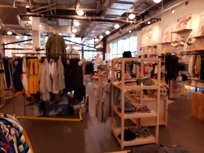 Urban Outfitters 8