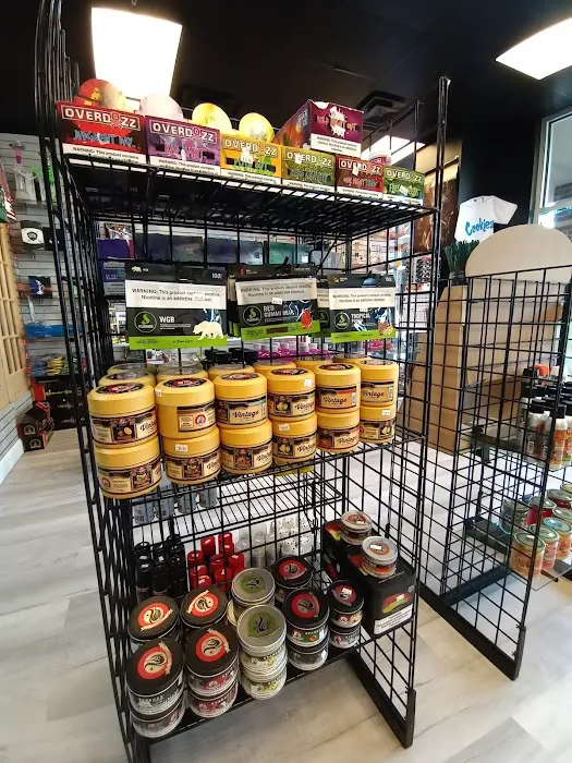 Global Smoke & Vape Shop 8