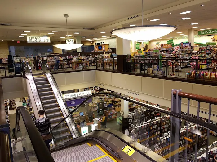 Barnes & Noble 8