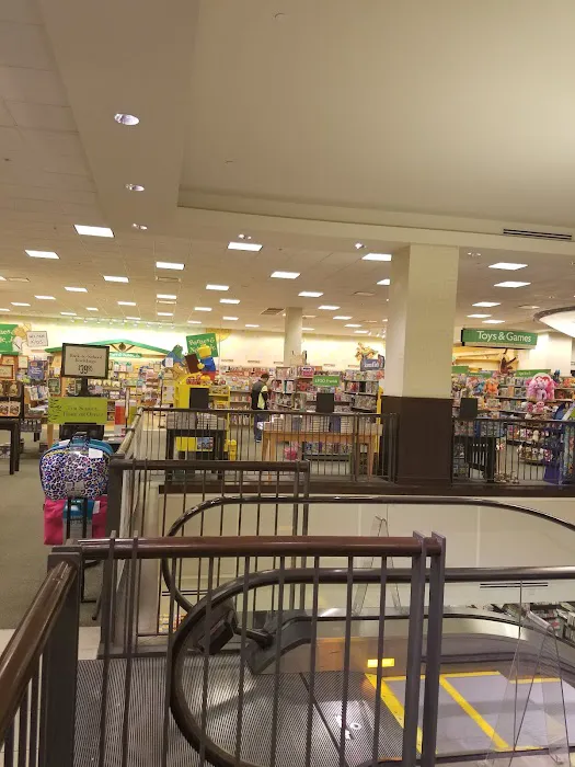 Barnes & Noble 6