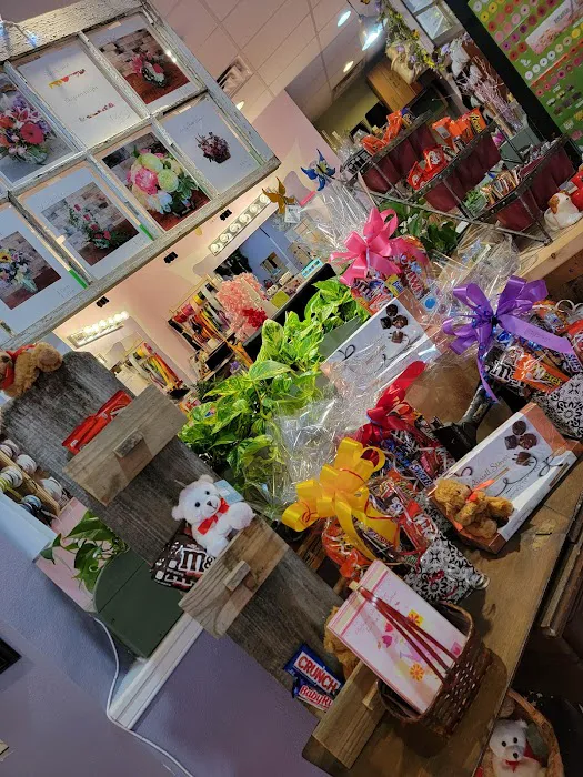 RosAmungThorns Flowers & Gifts 0