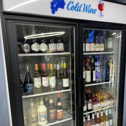 Vineyard Liquor & Tanning ico